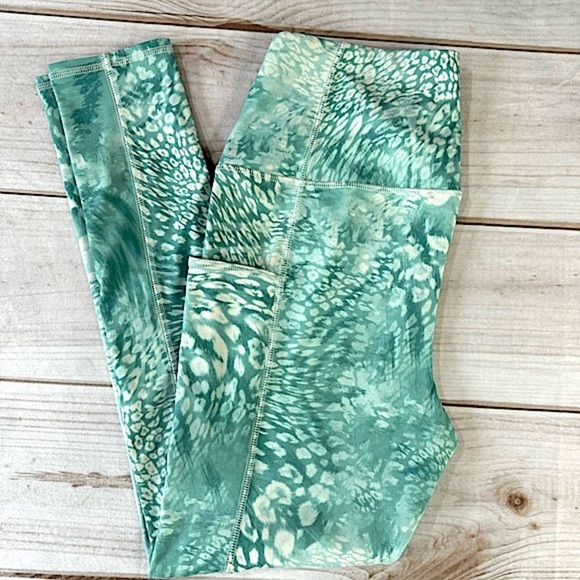 Chico’s Zenergy Mint Green & Cream Animal Print High Waist Performance Leggings - Picture 3 of 9